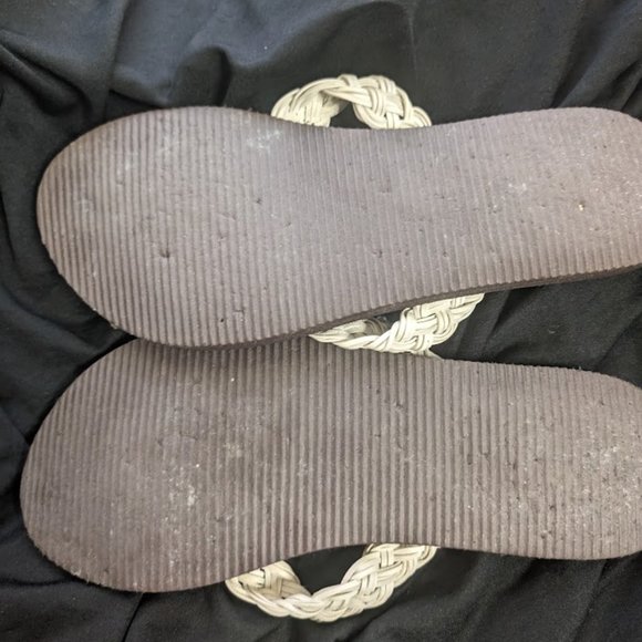 S.O. Brand Flip Flops - Picture 2 of 5